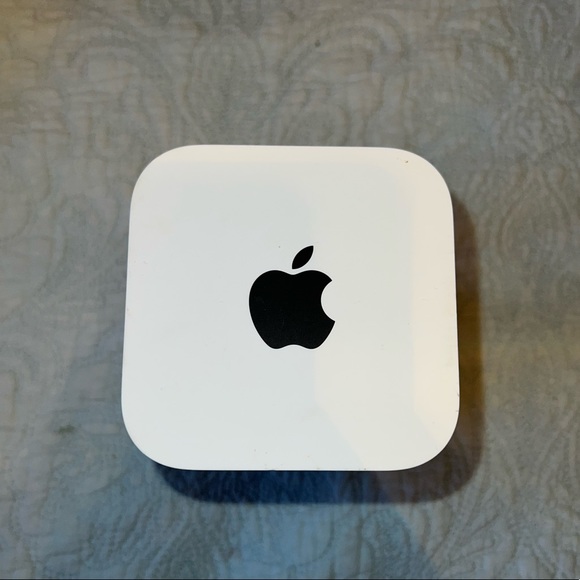 APPLE AirPort Extreme Model 1521 in White - Picture 2 of 4